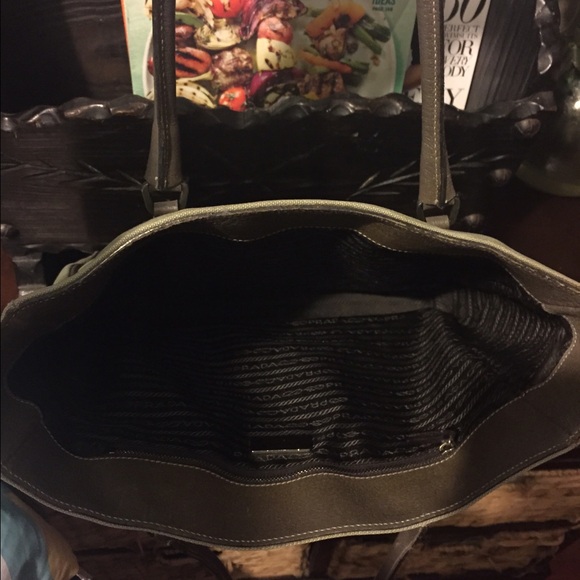 Authentic Prada bag - Picture 3 of 3
